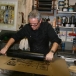 Tirage d'une pierre lithographique sur presse à bras