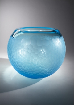 AQUA ROUND VASE Diameter : 33 cm / 13,2 inches - H : 31 cm / 12,4 inches AQUA ROUND VASE Diameter : 33 cm / 13,2 inches - H : 31 cm / 12,4 inches