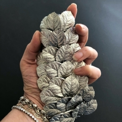 Détail _Un jardin pour un Lézard_ Homo Faber 2022 en cannette de soda par Séverina Lartigue création et photo © Séverina Lartigue Détail _Un jardin pour un Lézard_ Homo Faber 2022 en cannette de soda par Séverina Lartigue création et photo © Séverina Lartigue