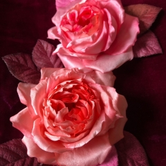 Rose en soie Homo Faber 2028 Création et photo © Séverina Lartigue Rose en soie Homo Faber 2028 Création et photo © Séverina Lartigue