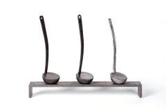 A la louche - 2018 - Une louche en fer pur, une louche en plomb et une louche en acier